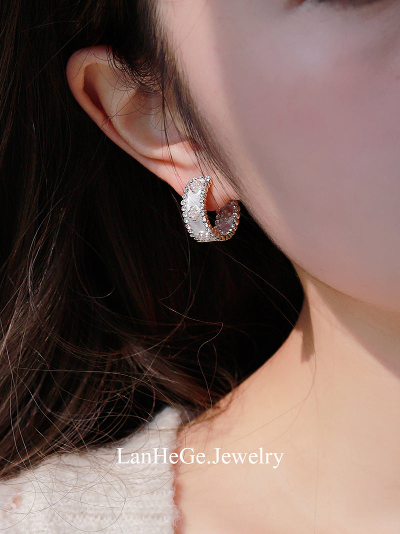 Lanhege French Style Elegance White Sugar Chocolate Classical Light Diamond Stud Earrings C- Ring Special Interest Earrings Graceful Earrings
