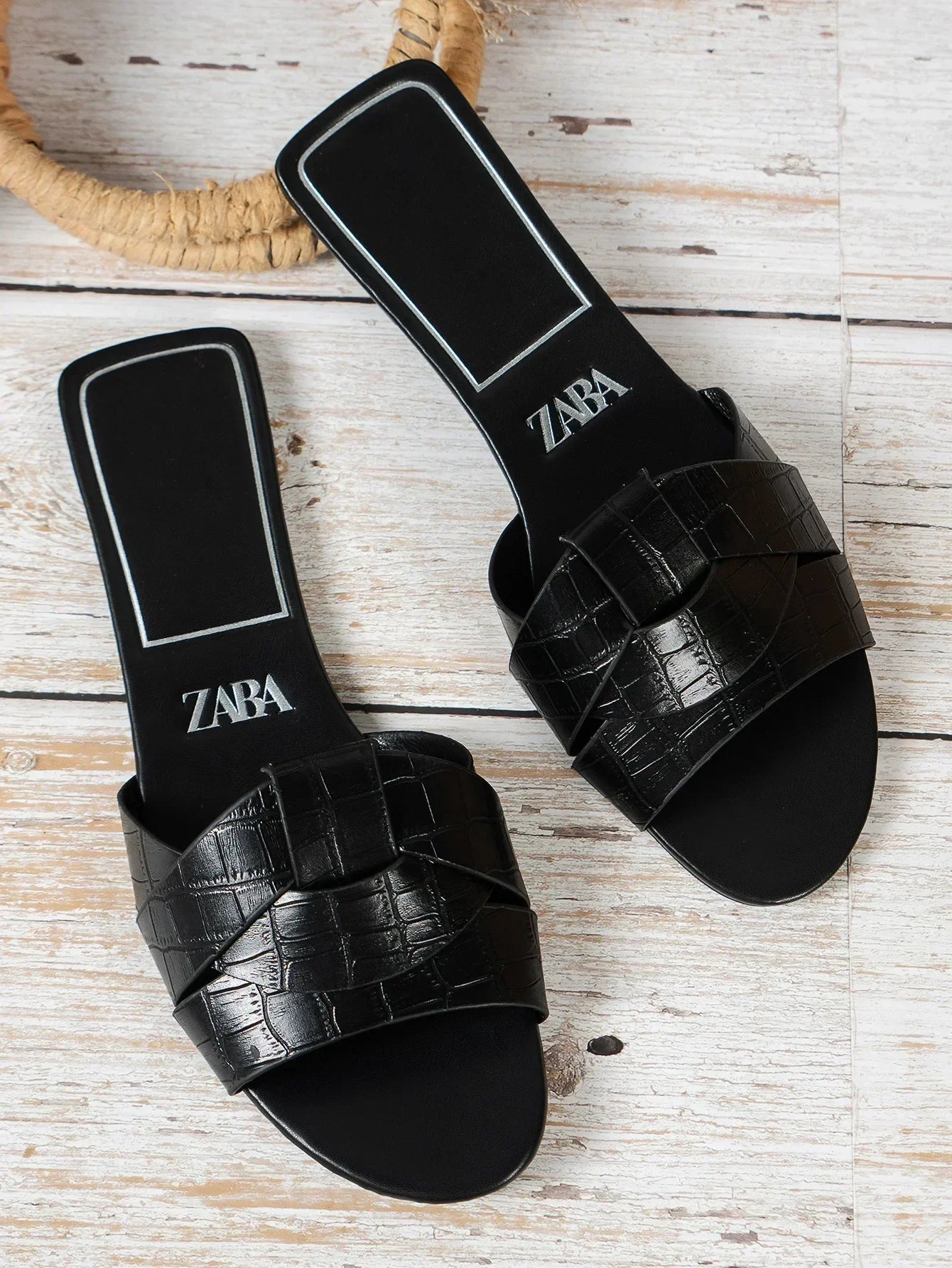2024 New Women's Shoes Square Head Cross Flat Summer Sandals Simple Flip-flops Women Wear Slippers