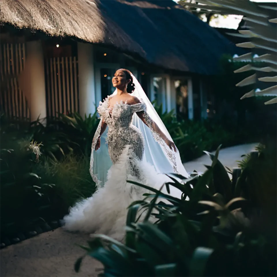 Luxury V Neck Shiny Crystal Beading Rhinestone Mermaid Wedding Dresses 2025 Open Back Court Train Tulle Bridal Gowns