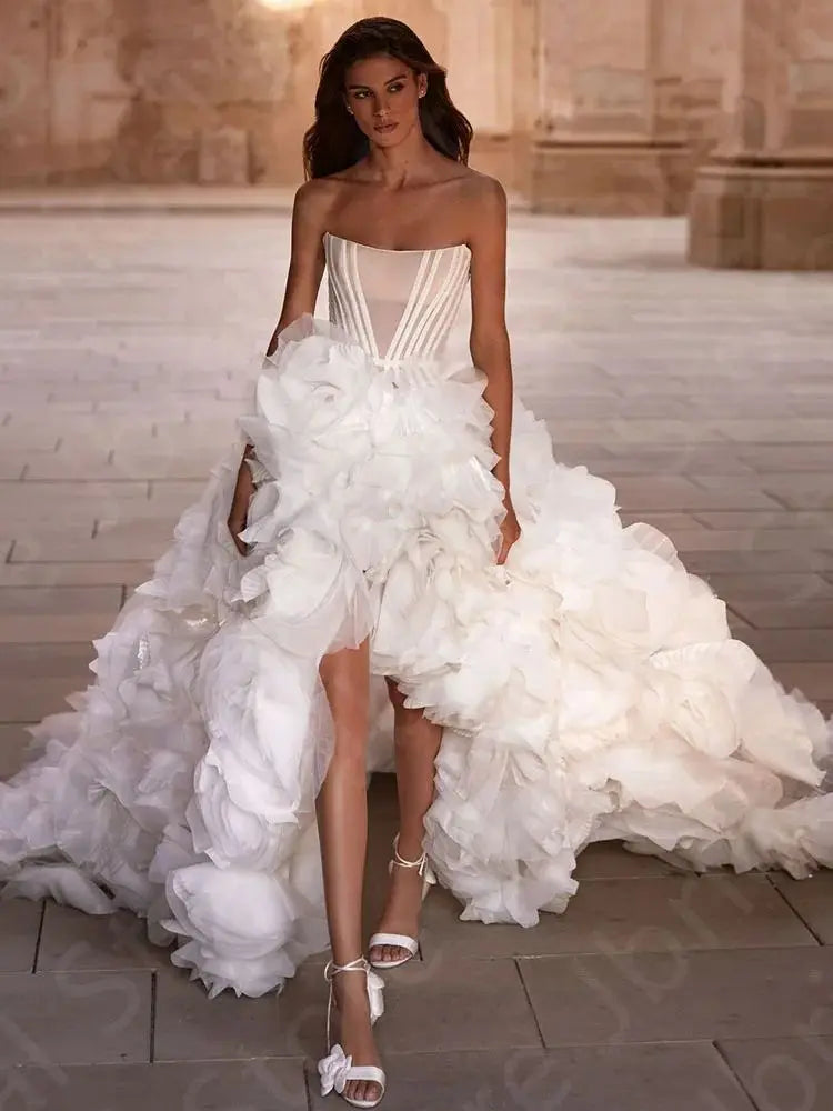 Customized Gorgeous Ball Gown Wedding Dresses 2025 Bridal Gowns High Low Bride Dresses Strapless Wedding Gowns Flower Ruffles