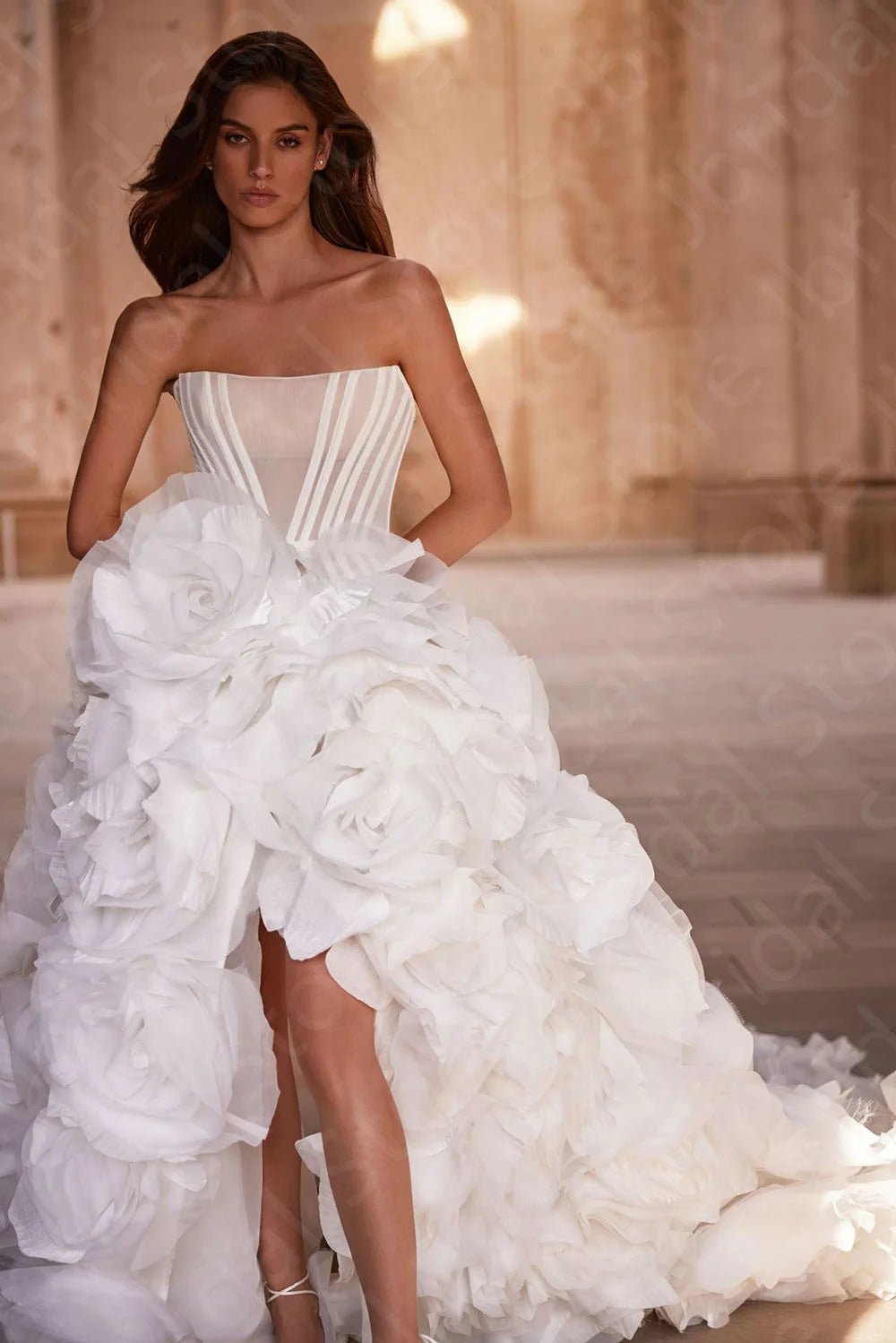 Customized Gorgeous Ball Gown Wedding Dresses 2025 Bridal Gowns High Low Bride Dresses Strapless Wedding Gowns Flower Ruffles