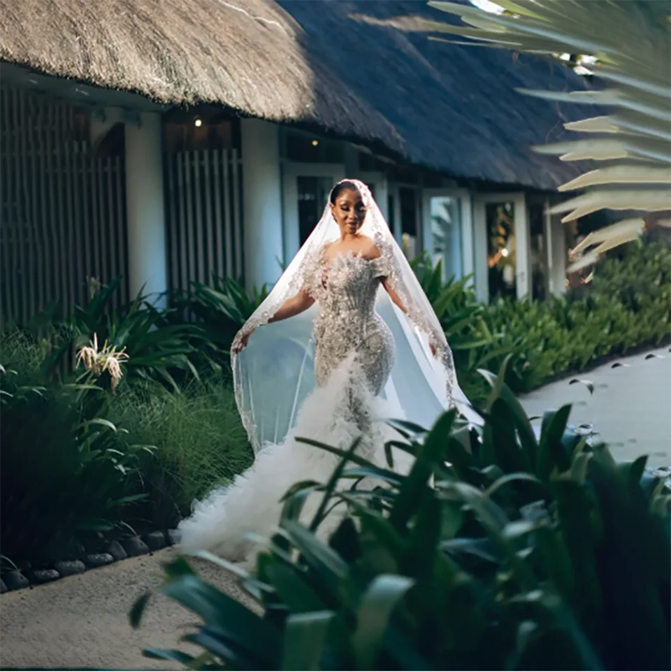 Luxury V Neck Shiny Crystal Beading Rhinestone Mermaid Wedding Dresses 2025 Open Back Court Train Tulle Bridal Gowns